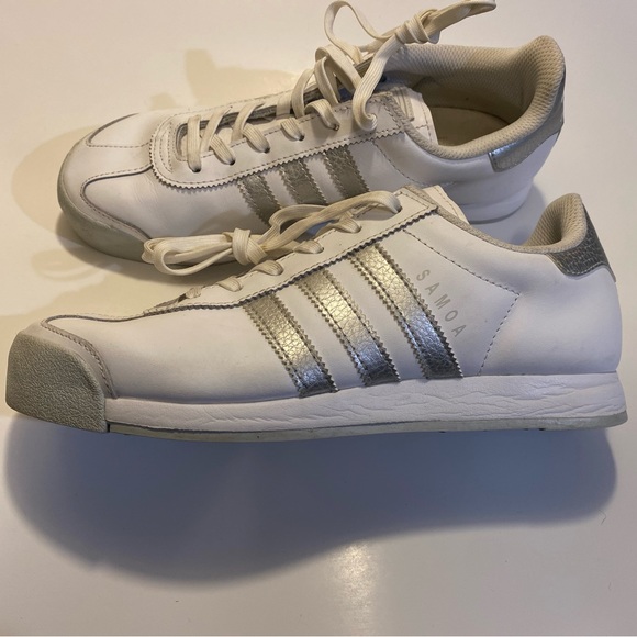 adidas gazelle silver green womens Men's adidas Samoa Shoes Triple Black IG1817 main image 1
